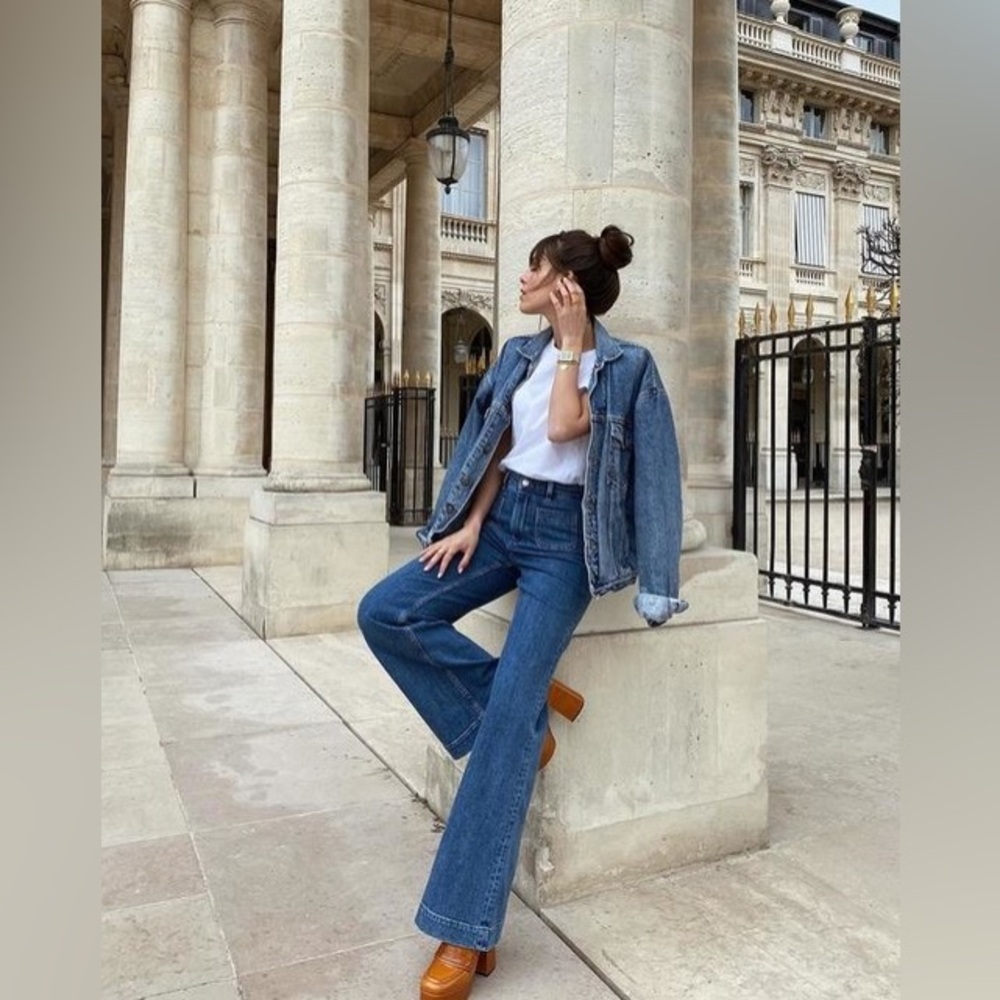 & Other Stories Flared Jeans in Mid Blue Size US 28